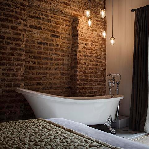 A bath in a room at Mest Hotel in Istanbul